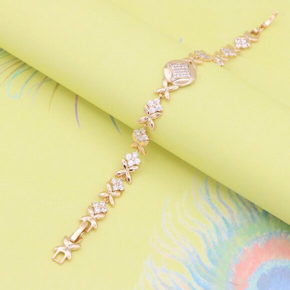 "Elegant Rose Gold Bracelet with Floral Design and Crystal Accents, XPBL0969 - Picture 4 of 13